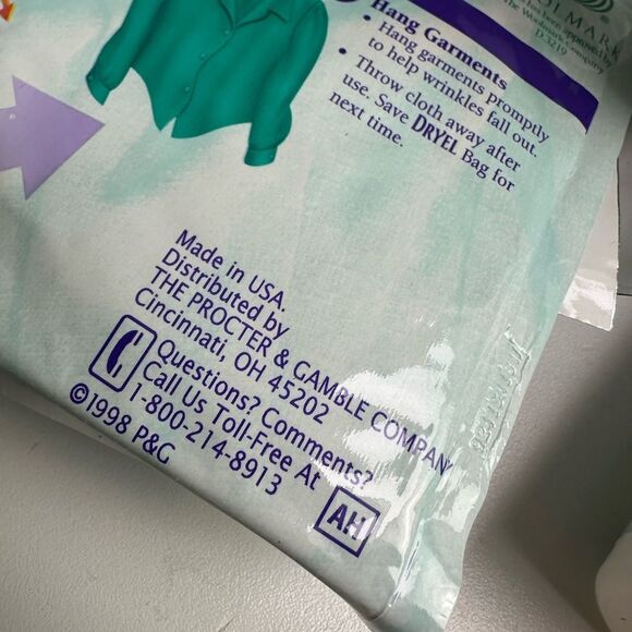 Dryel Starter Kit , 6 Dryer Cloths, 2 Bottles of Stain Remover & 8 Pads NO bag - Picture 8 of 9